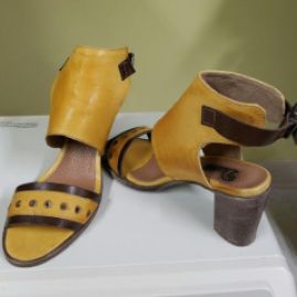 The women of Italy were wearing sandals like these. I was frantic when I found these!
